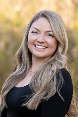 Mindy, Dental Assistant at Radiance Dental in Chanhassen, MN